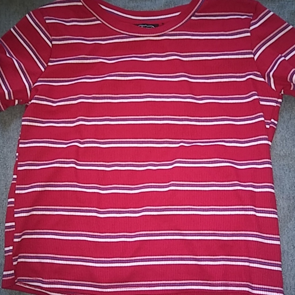 Im selling this red striped shirt